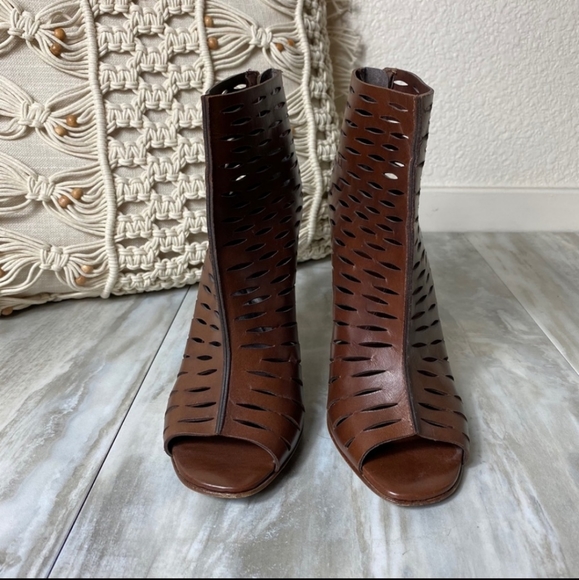 ❗ SOLD ❗ 🥰 DVF Laser Cut Booties - Picture 5 of 11